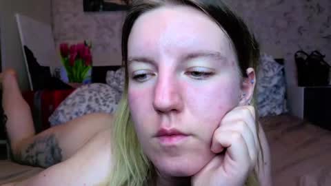 Snapshot of baiambel_mi chatting on 3, 5, 2026 holly online show from 3, 5, 2026