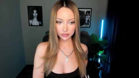 Snapshot of baklajan1907 chatting on 4, 11, 2025 Baklajan online show from 4, 11, 2025