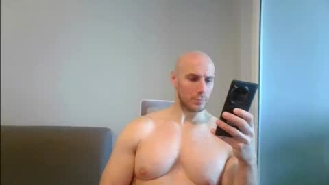 Snapshot of baldyboyy chatting on 2, 2, 2025 baldyboyy online show from 2, 2, 2025