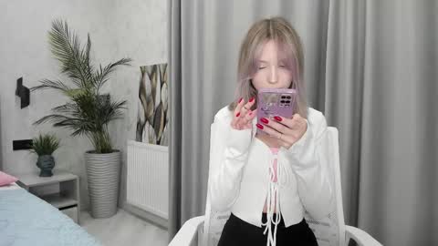 Snapshot of bamb_y chatting on 24, 9, 2025 Vivian online show from 24, 9, 2025