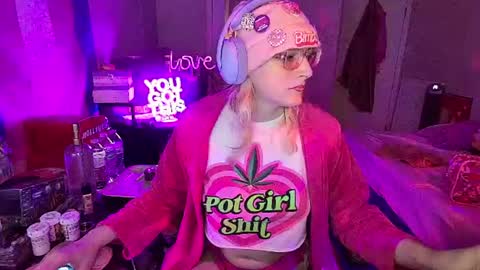 Snapshot of bambibimbosparkles chatting on 31, 7, 2026 Bambi Sparkles TS online show from 31, 7, 2026