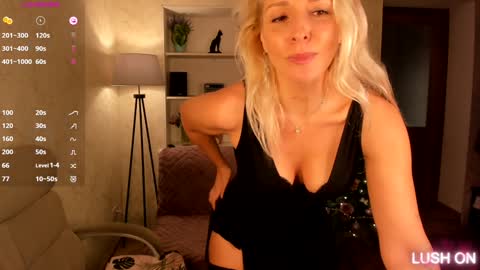 Snapshot of barbara_summers chatting on 11, 1, 2025 Barbara online show from 11, 1, 2025