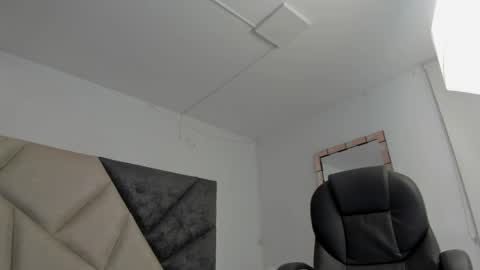 Snapshot of barbaraknox_ chatting on 8, 4, 2026 Barbara online show from 8, 4, 2026