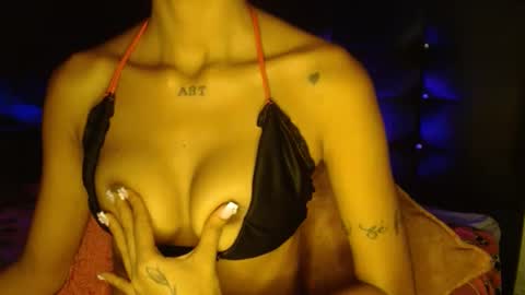 Snapshot of barbie_222 chatting on 9, 10, 2025 barbie_222 online show from 9, 10, 2025