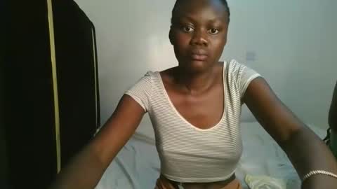 Snapshot of barbie_queen2 chatting on 16, 9, 2025 queen online show from 16, 9, 2025