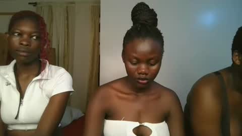 Snapshot of barbie_queen2 chatting on 19, 9, 2025 queen online show from 19, 9, 2025