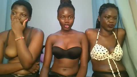 Snapshot of barbie_queen2 chatting on 30, 9, 2025 queen online show from 30, 9, 2025