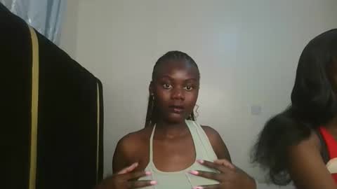 Snapshot of barbie_queen2 chatting on 11, 10, 2025 queen online show from 11, 10, 2025