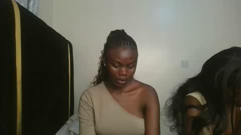 Snapshot of barbie_queen2 chatting on 12, 10, 2025 queen online show from 12, 10, 2025