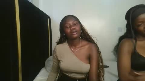 Snapshot of barbie_queen2 chatting on 12, 10, 2025 queen online show from 12, 10, 2025