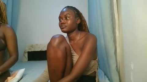 Snapshot of barbie_queen2 chatting on 28, 10, 2025 queen online show from 28, 10, 2025