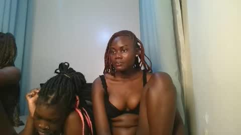 Snapshot of barbie_queen2 chatting on 5, 11, 2025 queen online show from 5, 11, 2025