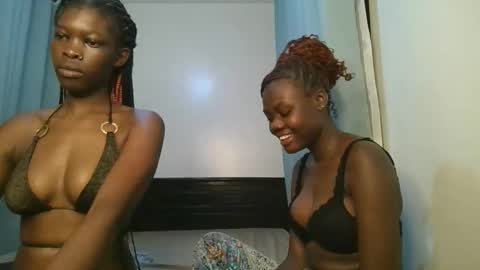 Snapshot of barbie_queen2 chatting on 17, 11, 2025 queen online show from 17, 11, 2025