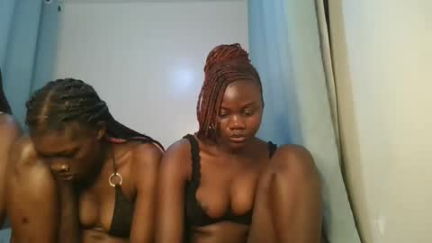 Snapshot of barbie_queen2 chatting on 25, 11, 2025 queen online show from 25, 11, 2025