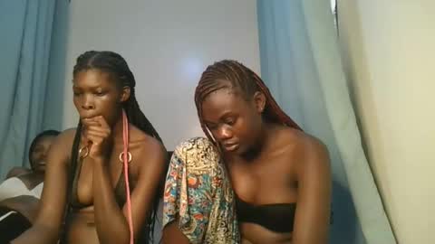 Snapshot of barbie_queen2 chatting on 4, 12, 2025 queen online show from 4, 12, 2025