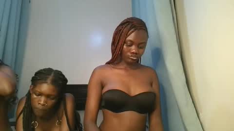 Snapshot of barbie_queen2 chatting on 5, 12, 2025 queen online show from 5, 12, 2025