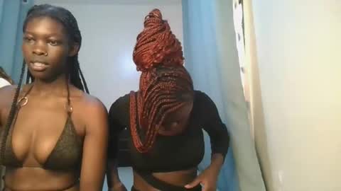 Snapshot of barbie_queen2 chatting on 14, 12, 2025 queen online show from 14, 12, 2025