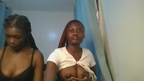 Snapshot of barbie_queen2 chatting on 15, 12, 2025 queen online show from 15, 12, 2025