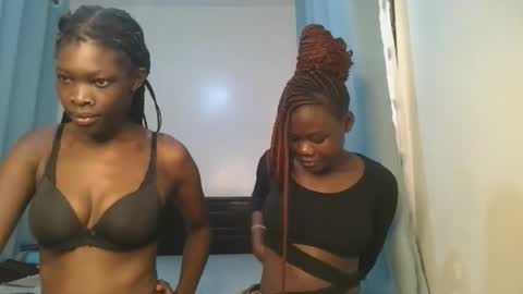 Snapshot of barbie_queen2 chatting on 17, 12, 2025 queen online show from 17, 12, 2025