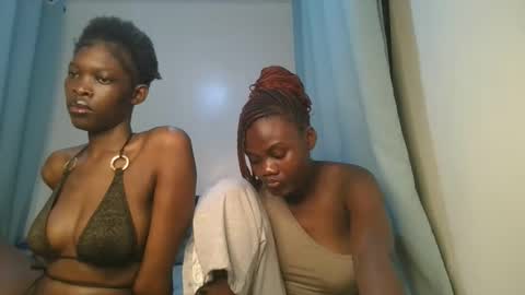 Snapshot of barbie_queen2 chatting on 17, 12, 2025 queen online show from 17, 12, 2025