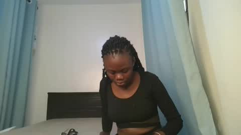 Snapshot of barbie_queen2 chatting on 7, 1, 2026 queen online show from 7, 1, 2026