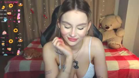 Snapshot of barbieee_doll chatting on 5, 12, 2025 Eva online show from 5, 12, 2025