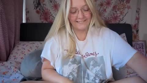 barbiegirl966 online show from 7, 10, 2025