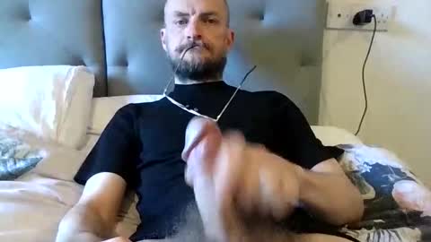 Snapshot of basiccamguy chatting on 25, 9, 2025 basiccamguy online show from 25, 9, 2025