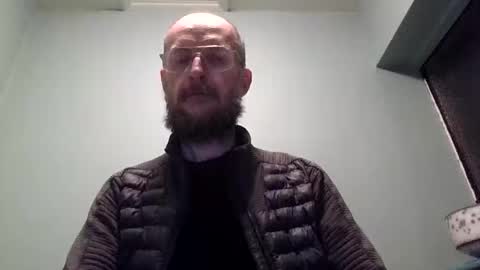 Snapshot of basiccamguy chatting on 12, 10, 2025 basiccamguy online show from 12, 10, 2025