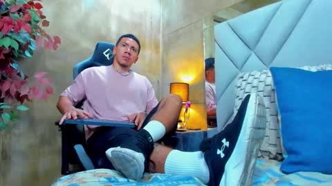 Bastian Independent Model online show from 25, 9, 2025