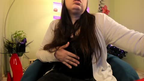 Snapshot of battymoll chatting on 12, 12, 2024 battymoll online show from 12, 12, 2024