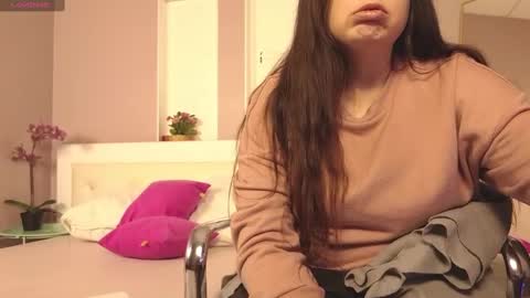 Snapshot of battymoll chatting on 5, 2, 2025 battymoll online show from 5, 2, 2025