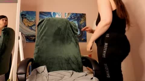 Snapshot of battymoll chatting on 17, 9, 2025 battymoll online show from 17, 9, 2025