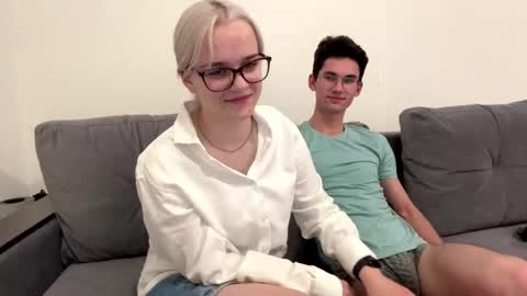 Max and Bella online show from 10, 9, 2025