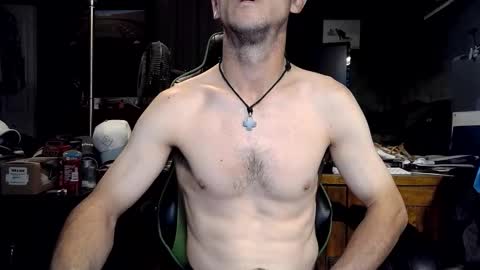 Snapshot of bchillin28 chatting on 19, 10, 2025 bchillin28 online show from 19, 10, 2025