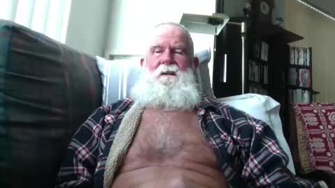 Snapshot of beardbushy chatting on 17, 5, 2026 beardbushy online show from 17, 5, 2026