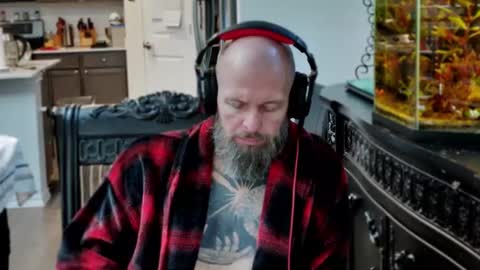 Snapshot of beardntattootx chatting on 10, 9, 2025 beardntattootx online show from 10, 9, 2025