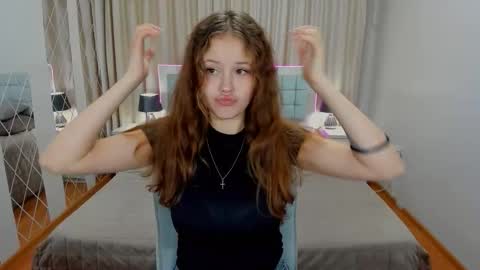 Snapshot of beatricewild chatting on 7, 10, 2025 BeatriceWild online show from 7, 10, 2025