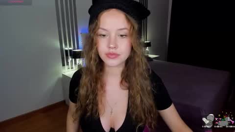 Snapshot of beatricewild chatting on 9, 10, 2025 BeatriceWild online show from 9, 10, 2025