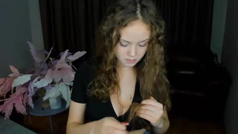 Snapshot of beatricewild chatting on 6, 11, 2025 BeatriceWild online show from 6, 11, 2025