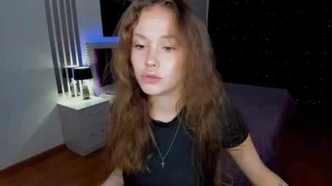 Snapshot of beatricewild chatting on 12, 11, 2025 BeatriceWild online show from 12, 11, 2025