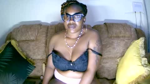 beautifulpeach2 online show from 8, 12, 2024