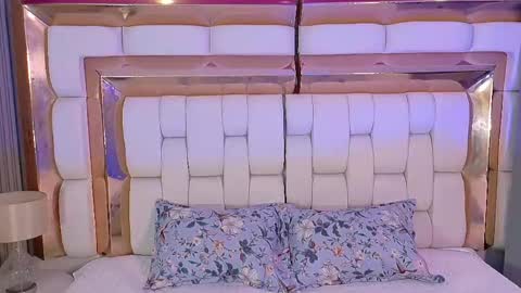 Snapshot of beautifulskinny18 chatting on 12, 4, 2026 Shalom online show from 12, 4, 2026