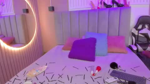 Snapshot of beauty_milf4 chatting on 11, 3, 2026 Chantall online show from 11, 3, 2026