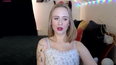 Snapshot of beauty_sashaxx chatting on 9, 10, 2025 beauty Sasha online show from 9, 10, 2025