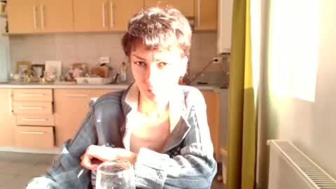Snapshot of bebacksooon chatting on 4, 12, 2025 Raluca online show from 4, 12, 2025