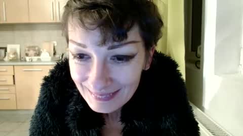 Snapshot of bebacksooon chatting on 16, 12, 2025 Raluca online show from 16, 12, 2025