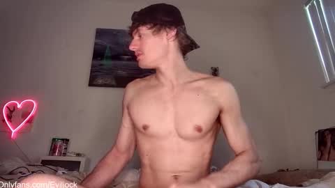 Snapshot of bebexxxdust chatting on 27, 10, 2025 bebe  dust online show from 27, 10, 2025