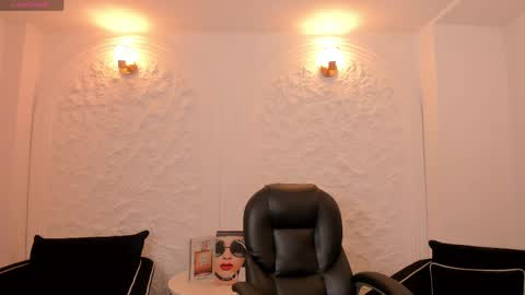 Am Becca online show from 10, 5, 2026