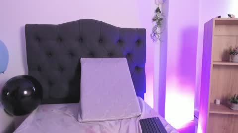 beccamilanni online show from 14, 1, 2025